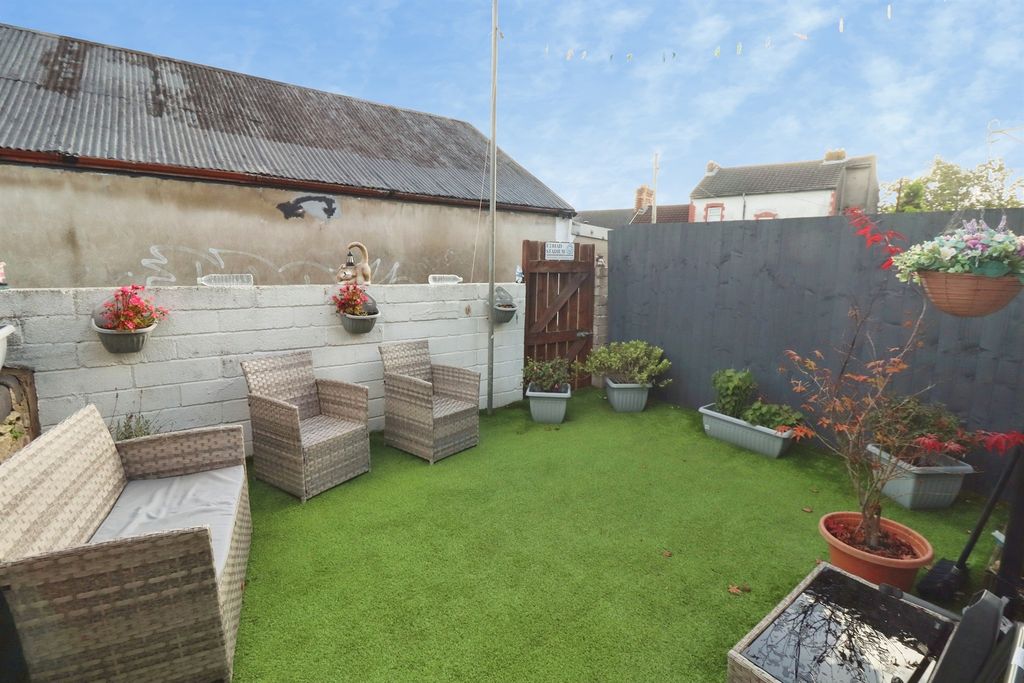 Property photo 2 of 13