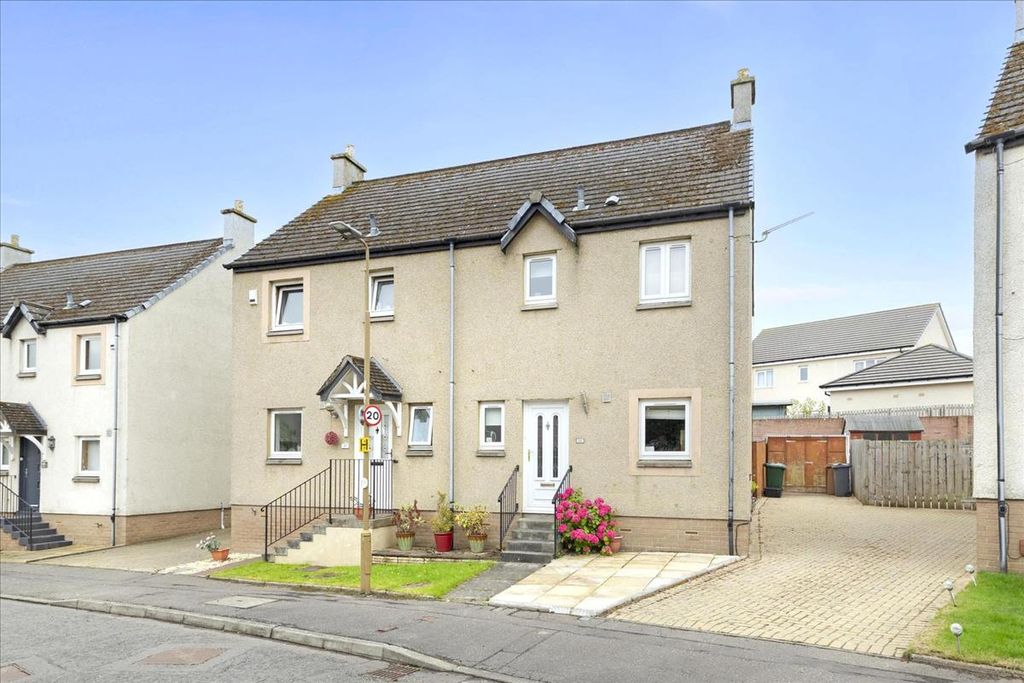 Property photo 1 of 31