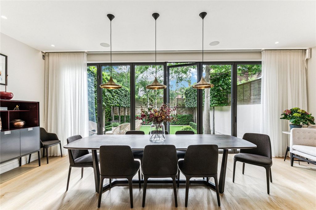 Property photo 3 of 17 Dining Area