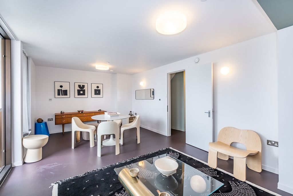 Property photo 2 of 10 83 Balfron Tower,...