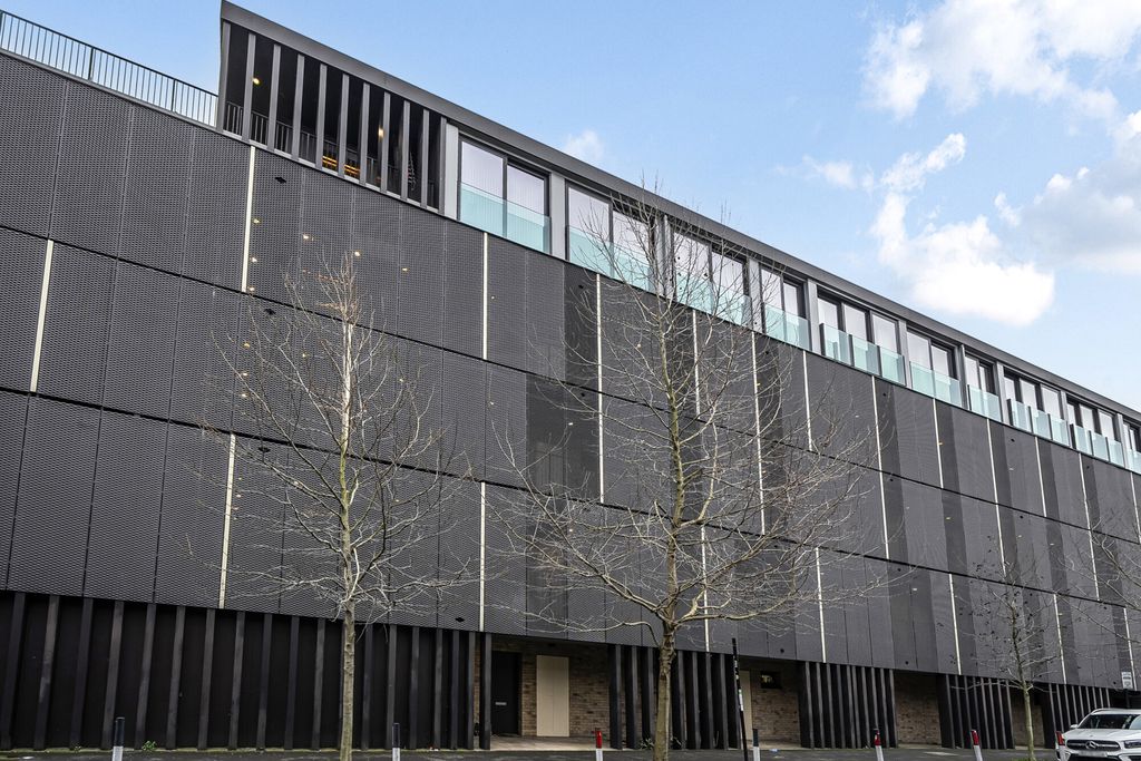 Property photo 1 of 17 External