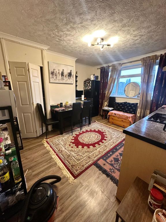 Property photo 3 of 5 Gallery