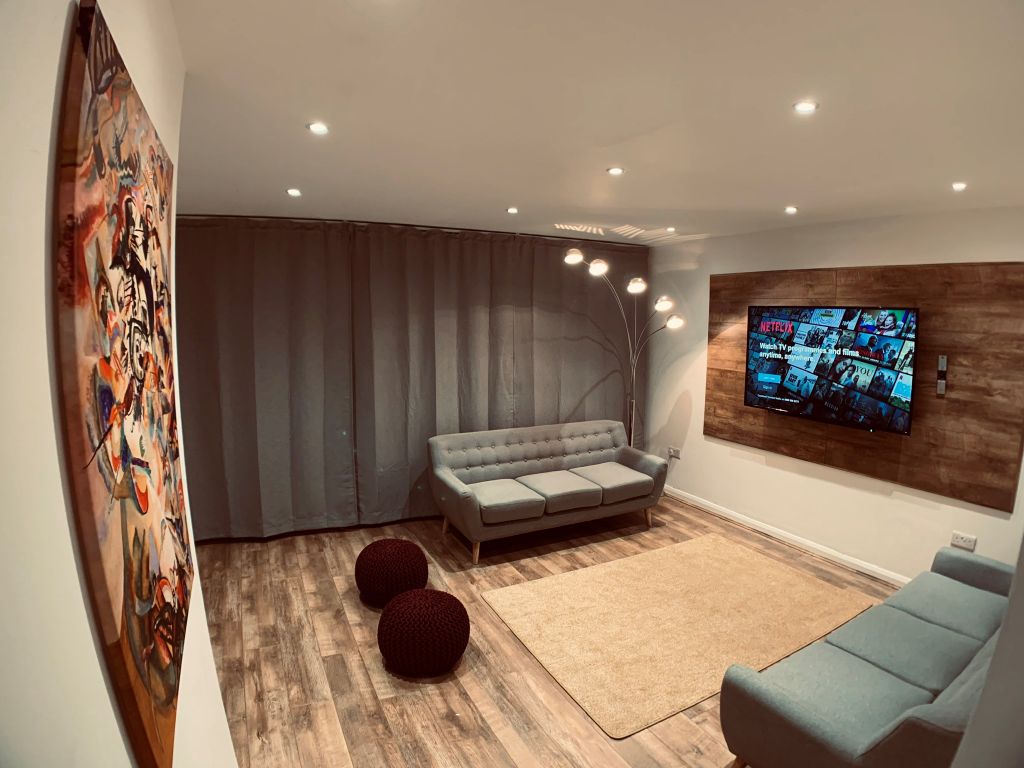 Property photo 3 of 6 Living Room