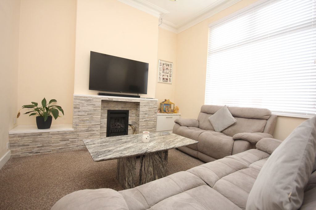 Property photo 2 of 8