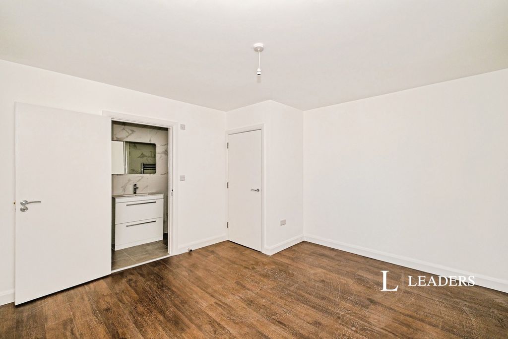 Property photo 3 of 11 Pbox-Img.Jpg