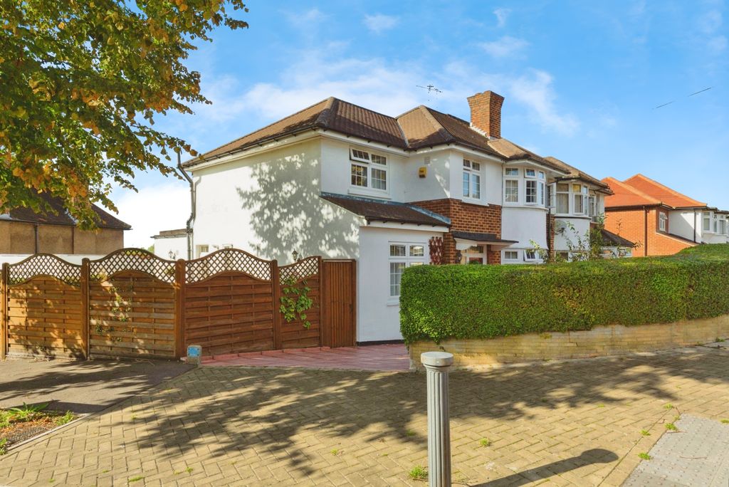 Property photo 3 of 20 15B24dc5-842A1934