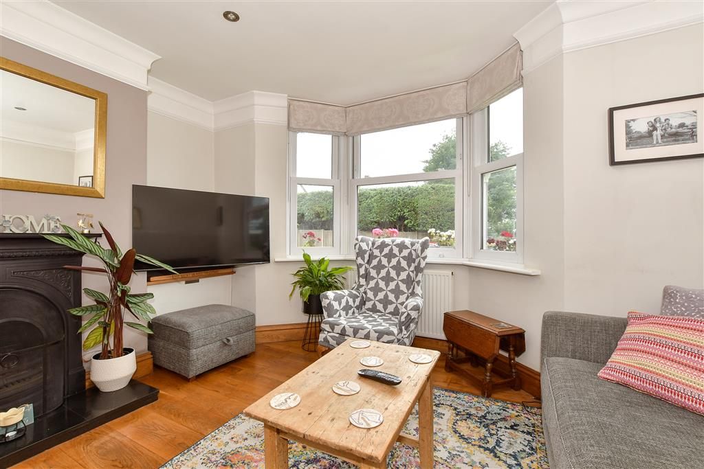 Property photo 2 of 16 Lounge