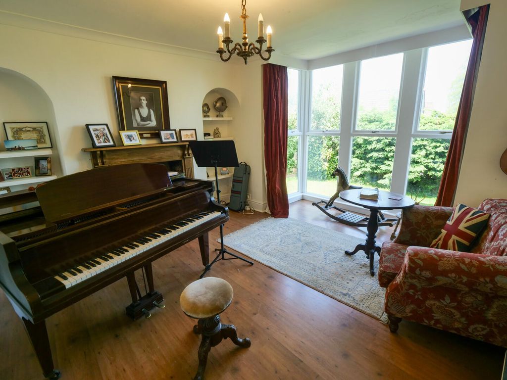 Property photo 3 of 20 Sitting Room