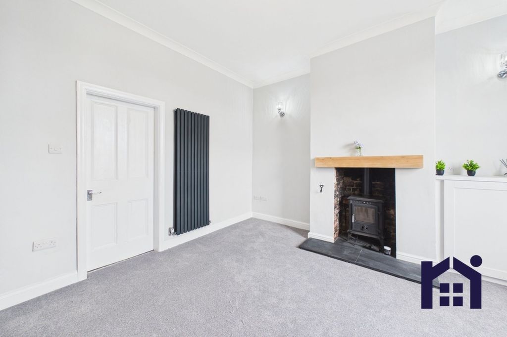 Property photo 2 of 13 Lounge