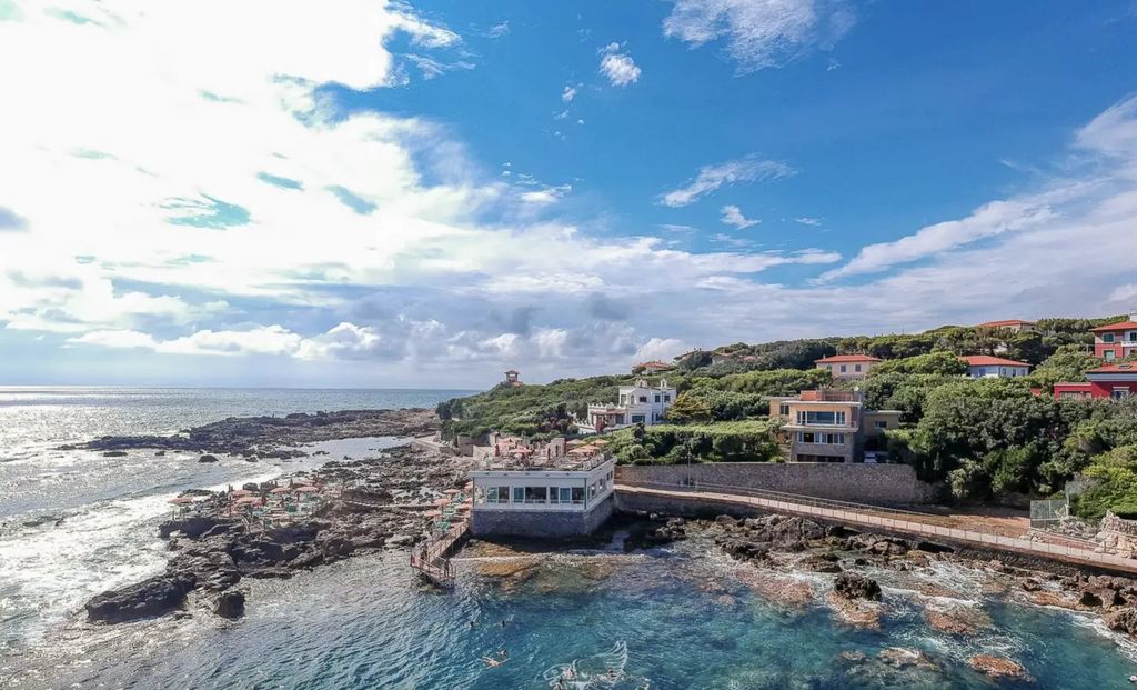 Property photo 2 of 13