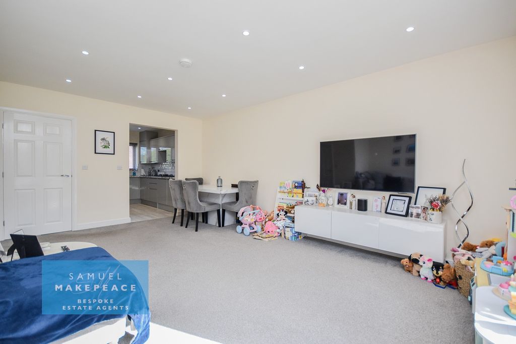 Property photo 2 of 18 Gallery