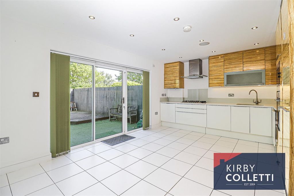 Property photo 2 of 21 Kitchen/Dining Room