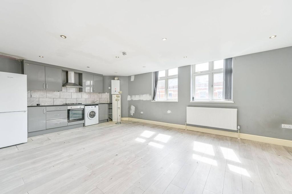 Property photo 2 of 6