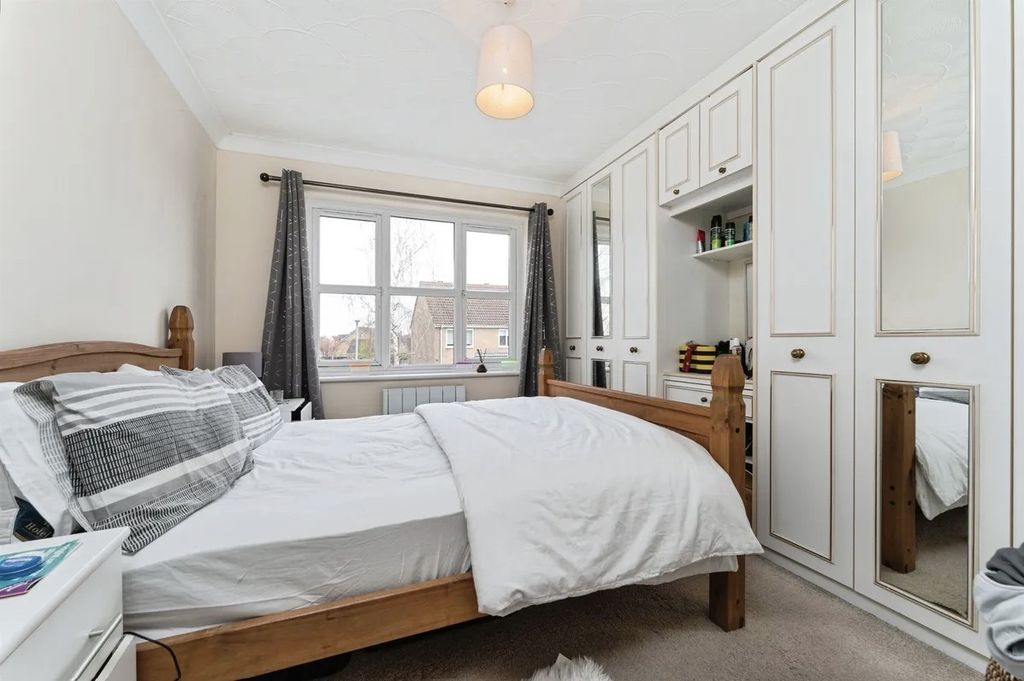 Property photo 2 of 7 Bedroom