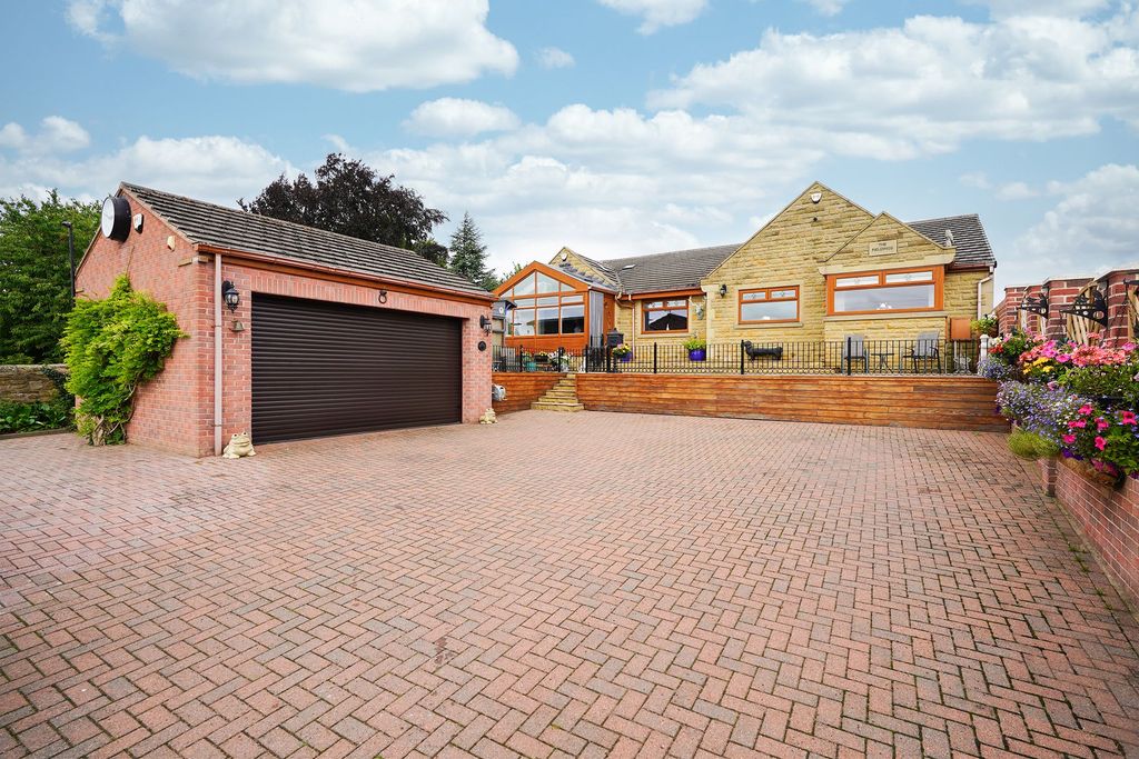 Property photo 2 of 28