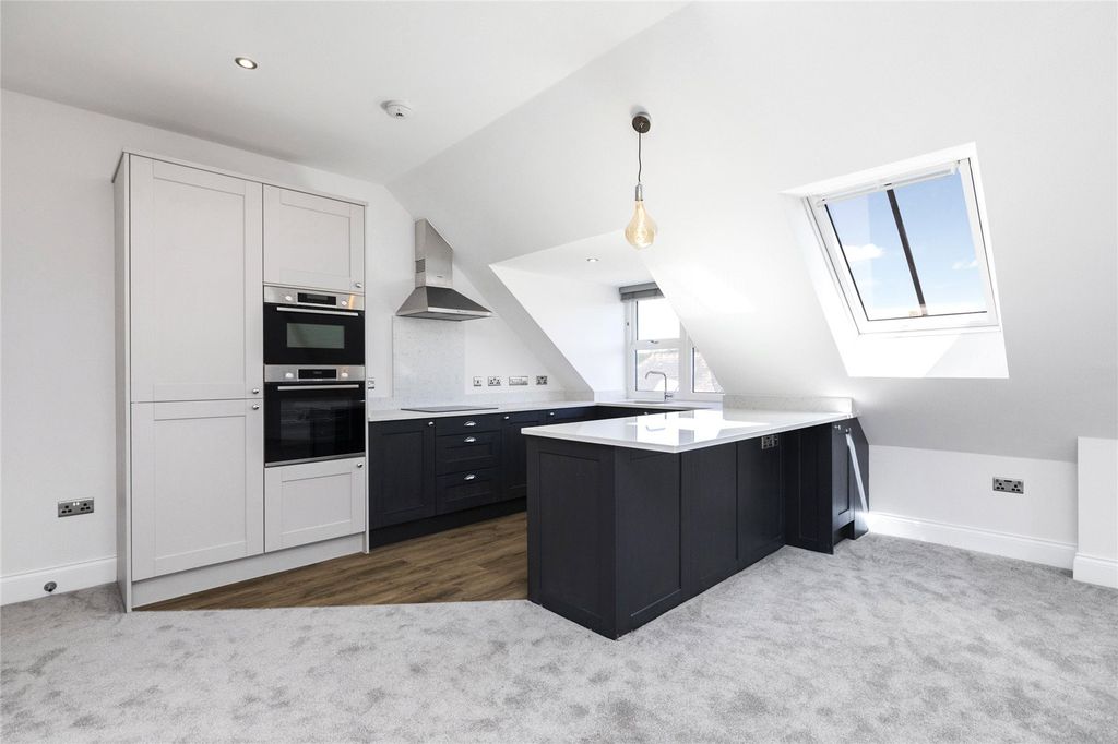 Property photo 3 of 16 Picture No. 10