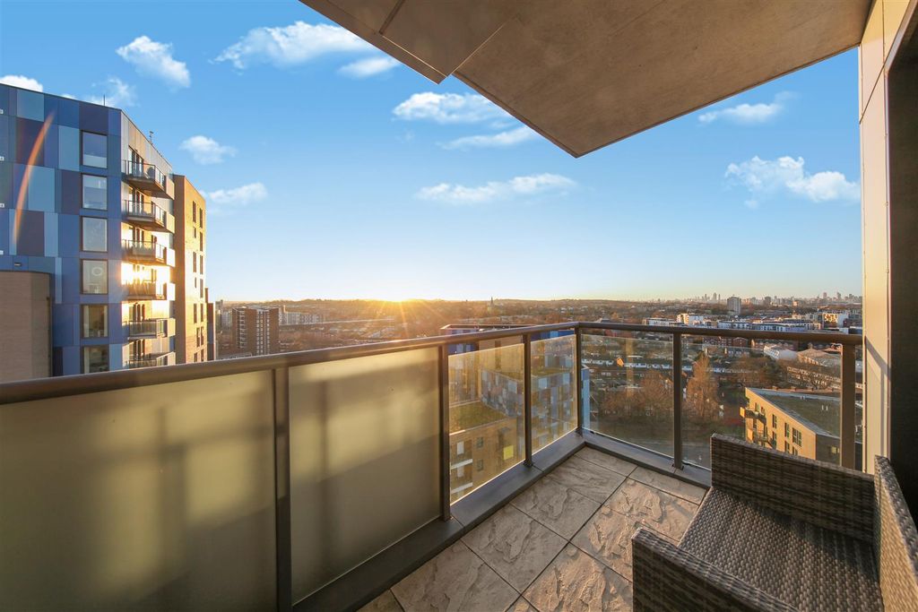 Property photo 1 of 13 Flat 66, Centenary Heights - Luzrz9C27Gmi2Uxrlsep.