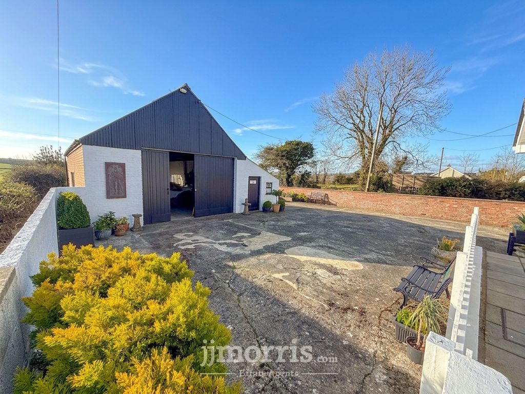 Property photo 3 of 44