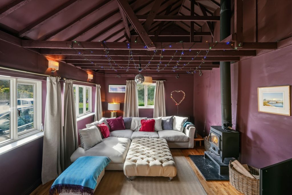 Property photo 3 of 22 Lounge