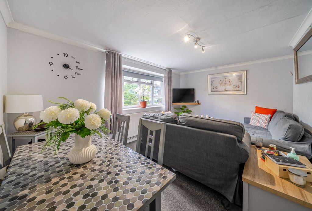 Property photo 2 of 10 1353922-18-68c2F4...