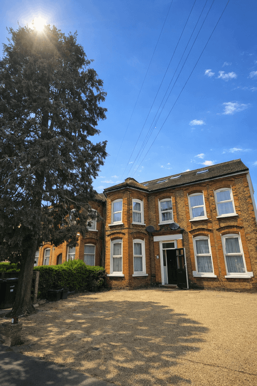 Property photo 1 of 8 Ground Floor 1 Bedroom Flat - Ilford Station (Elizabeth Line)