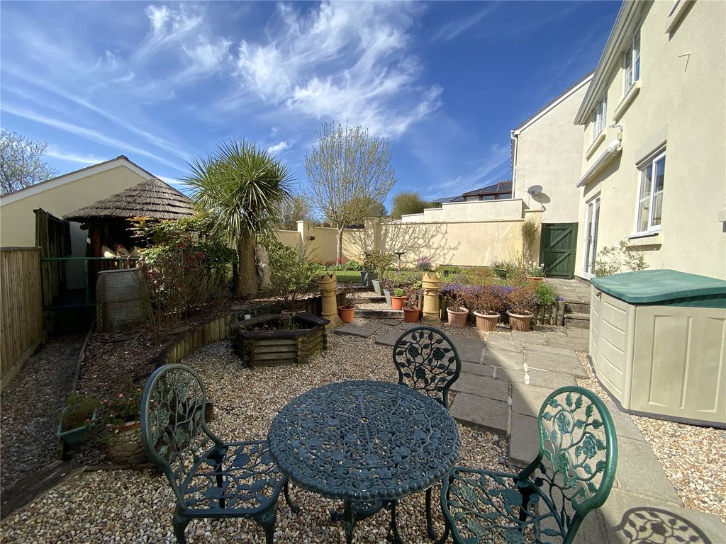 Property photo 3 of 18 Garden