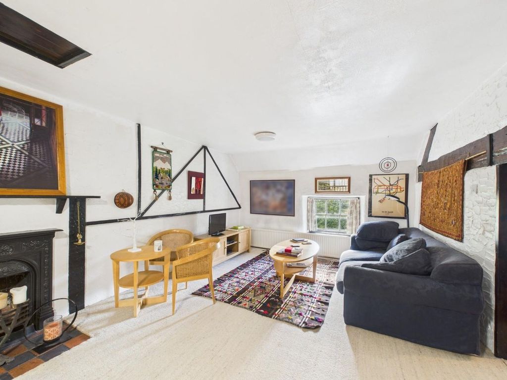 Property photo 3 of 32 Living Room