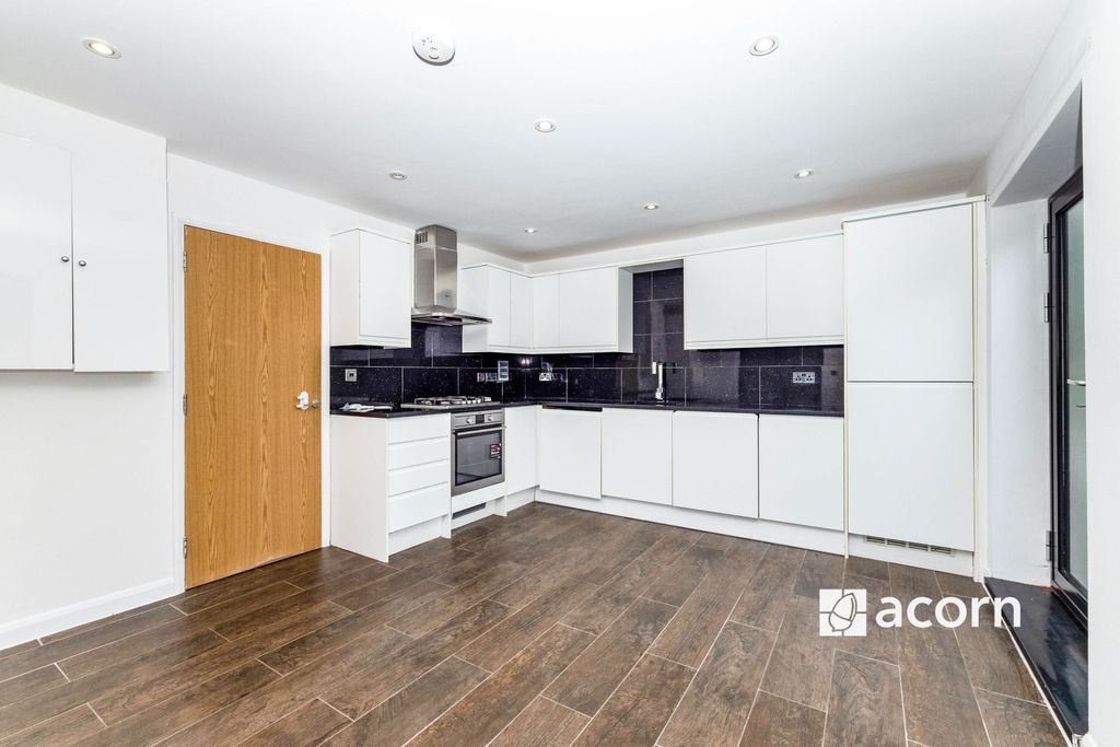 Property photo 3 of 10 Open Plan Lounge