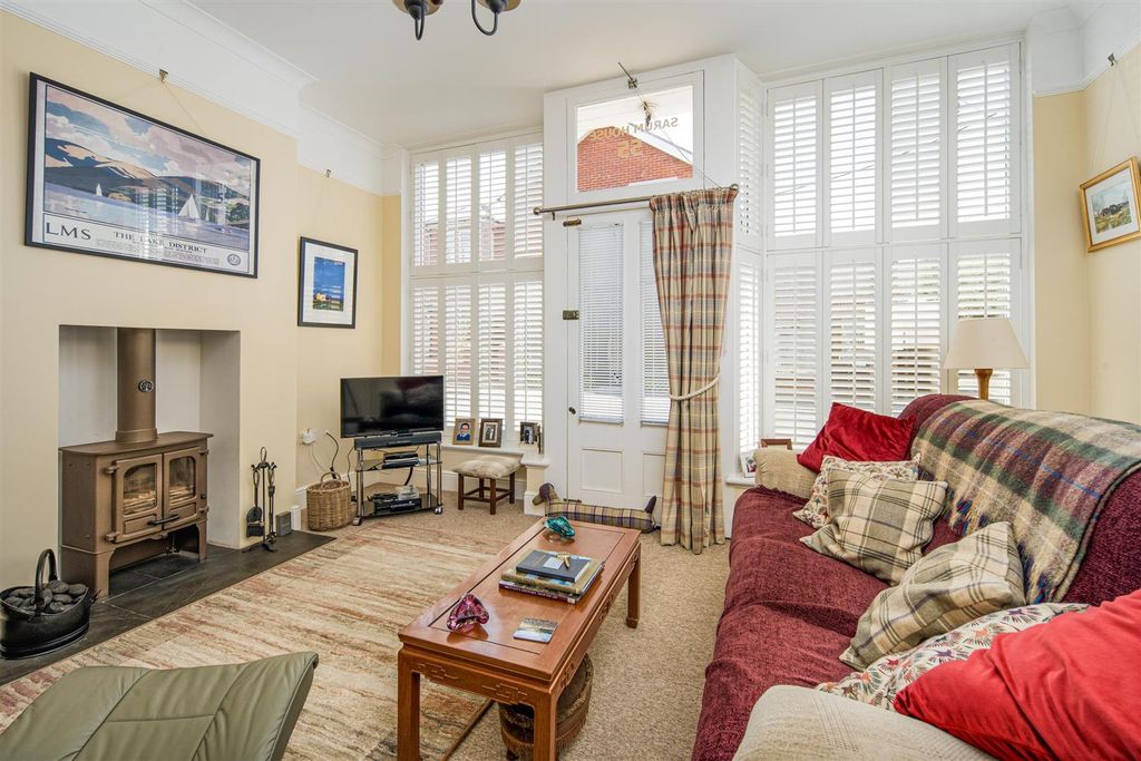 Property photo 3 of 25