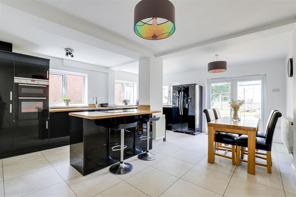 Property photo 2 of 19 Img_1518-Img_1522.Jpg