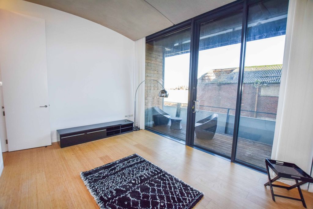 Property photo 2 of 9 Picture No. 15