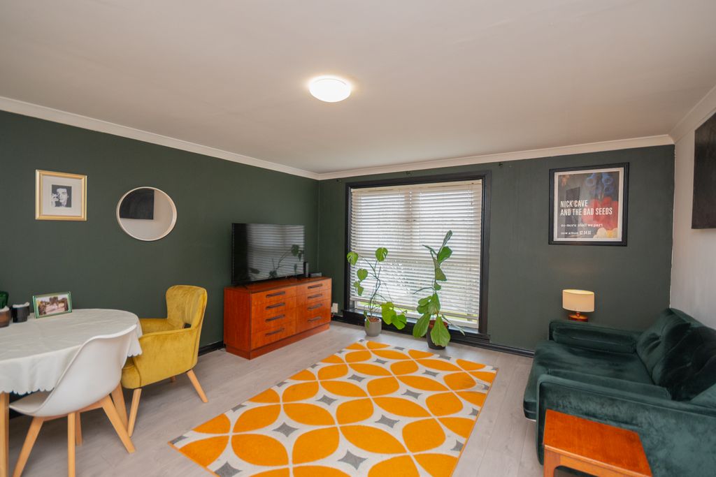 Property photo 2 of 14 Lounge