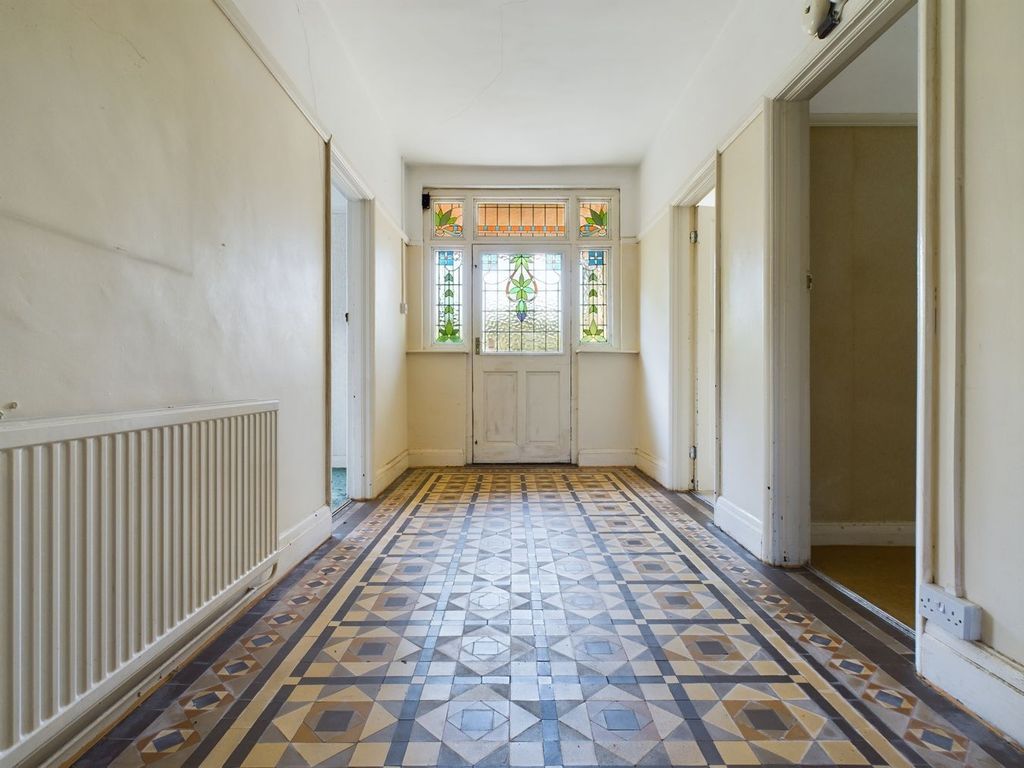 Property photo 3 of 32