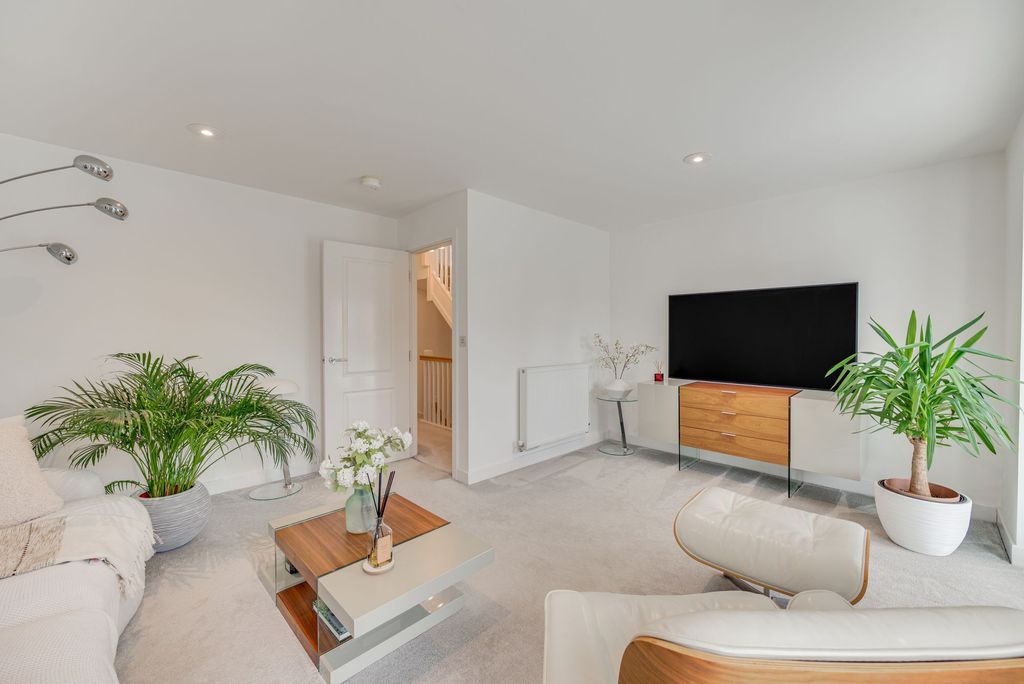 Property photo 1 of 31