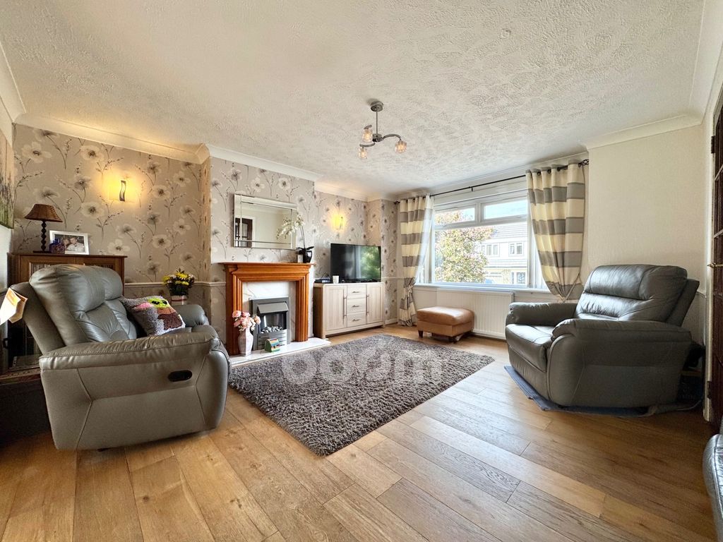 Property photo 2 of 26 Crummock Gardens, Beith Lounge