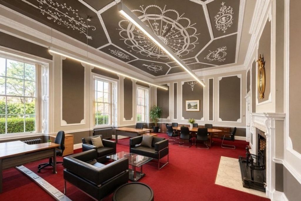 Property photo 1 of 2 Large Office 