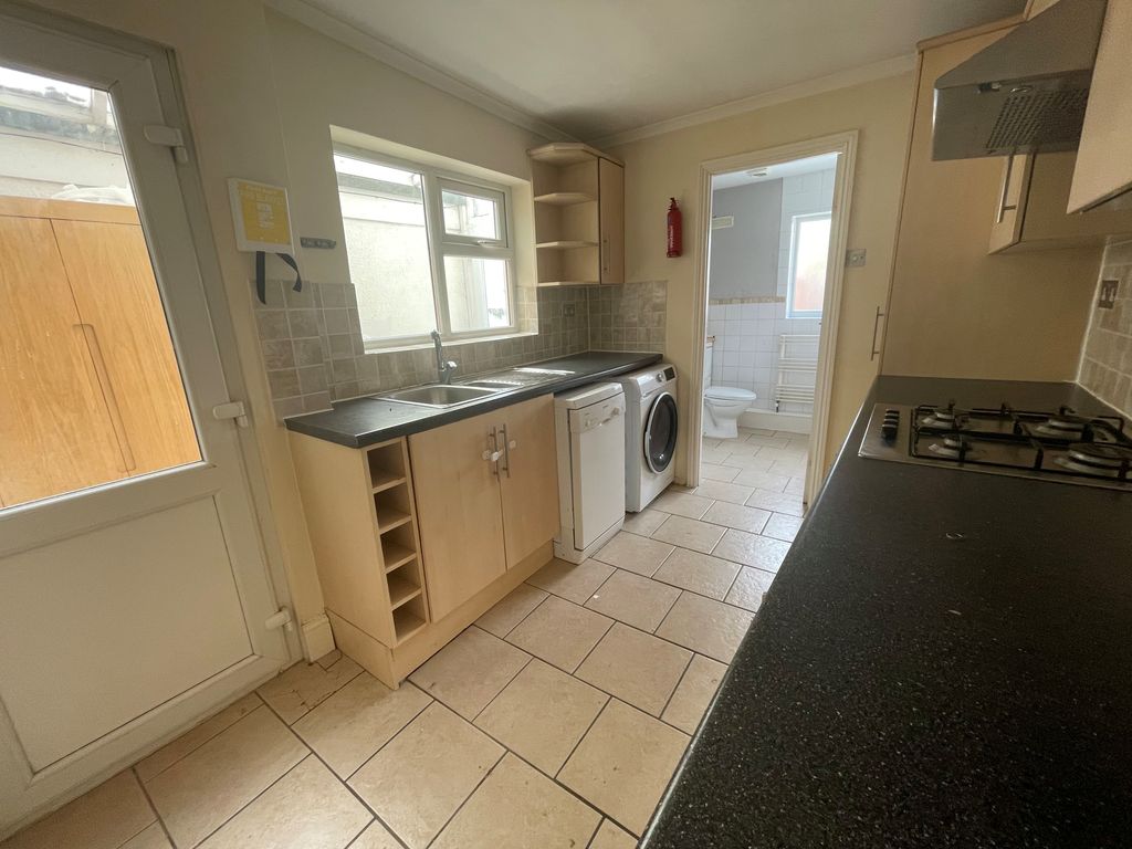 Property photo 3 of 6 Kitchen