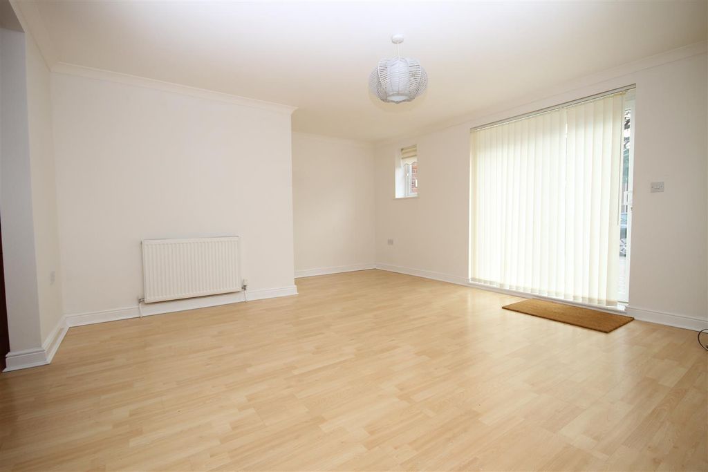 Additional image 4 of 2 bed flat to rentBrooklands, Queens Road, Freshwater PO40