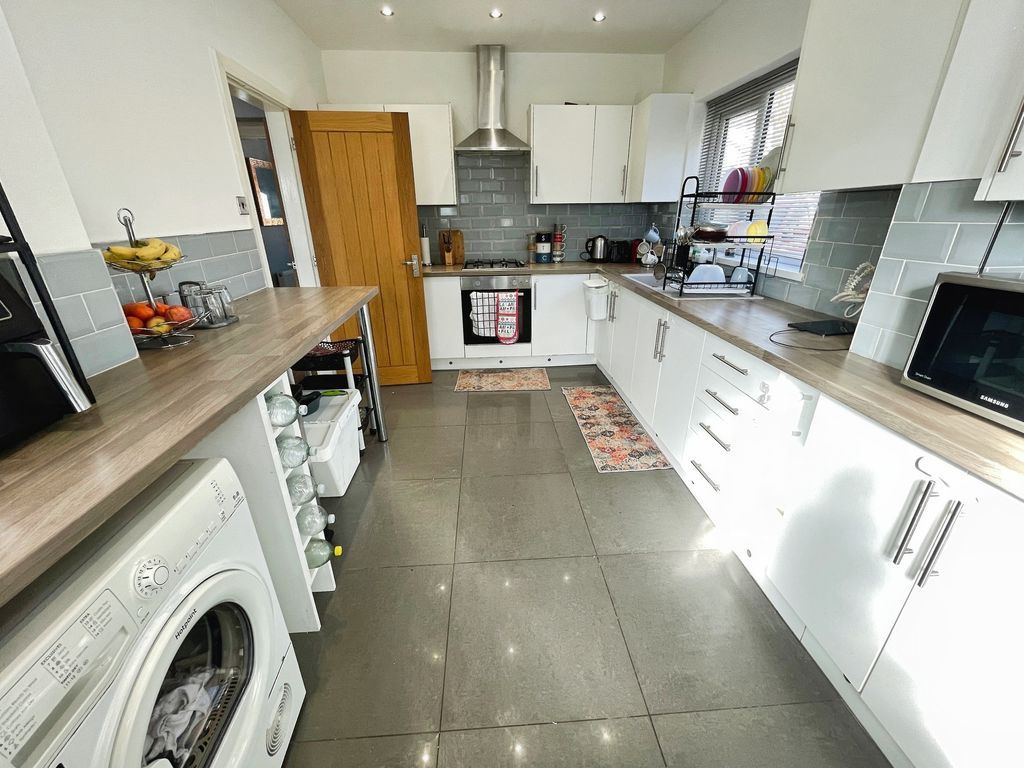 Property photo 2 of 22 Kitchen