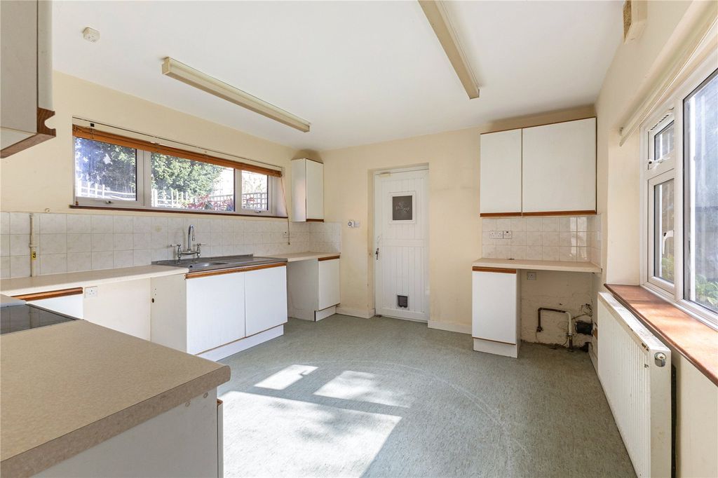 Property photo 3 of 14 Kitchen