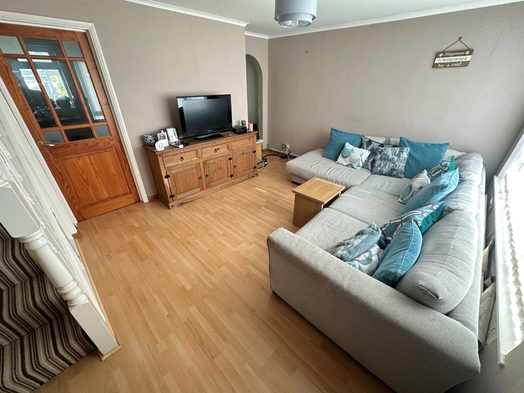 Property photo 2 of 13 4419751
