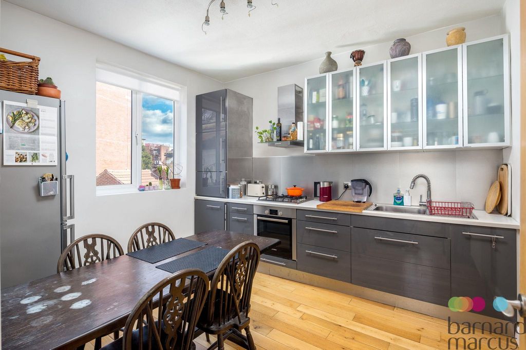 Property photo 1 of 11 Kitchen