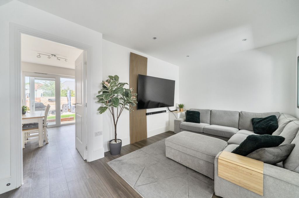 Property photo 3 of 28 1466507-18-6A0F50...