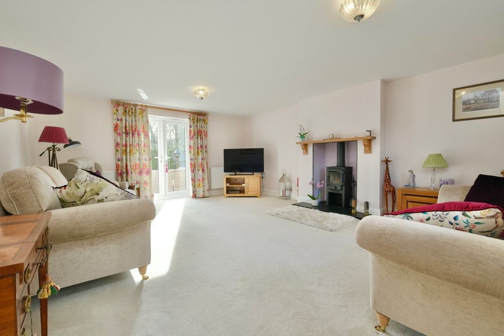 Property photo 2 of 28