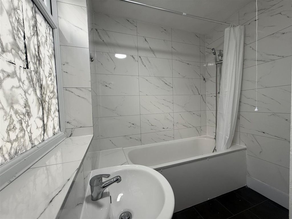 Property photo 3 of 14 Bathroom