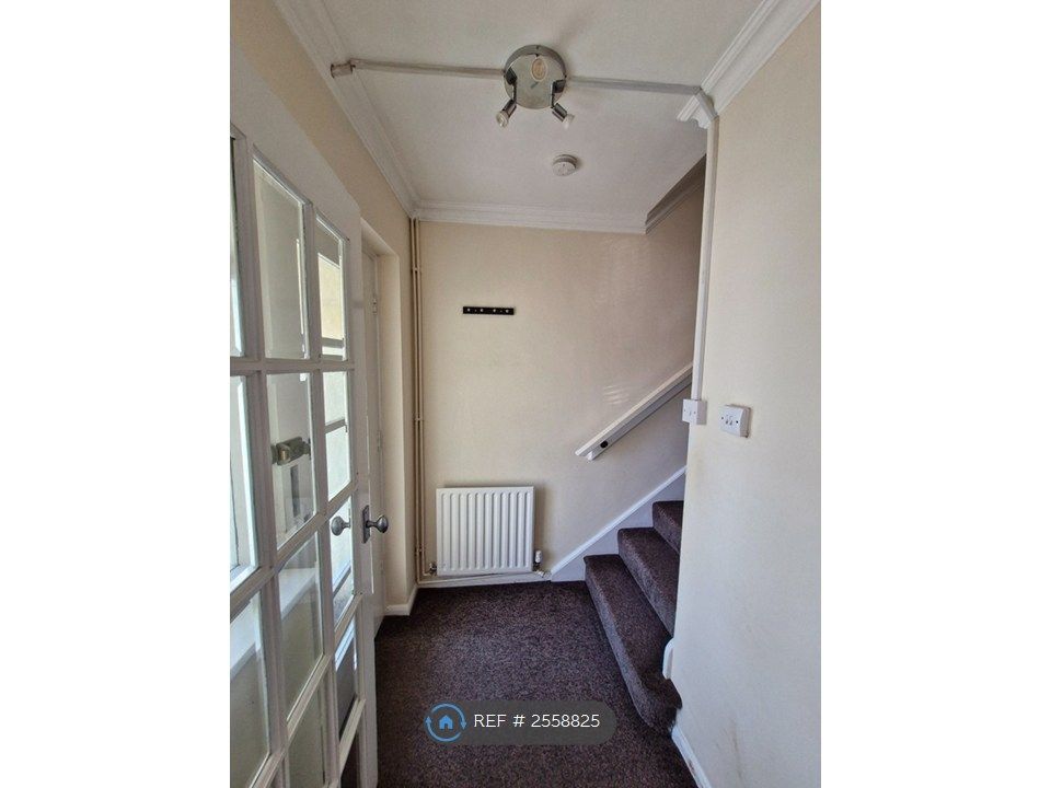 Property photo 3 of 23 Entry Hallway
