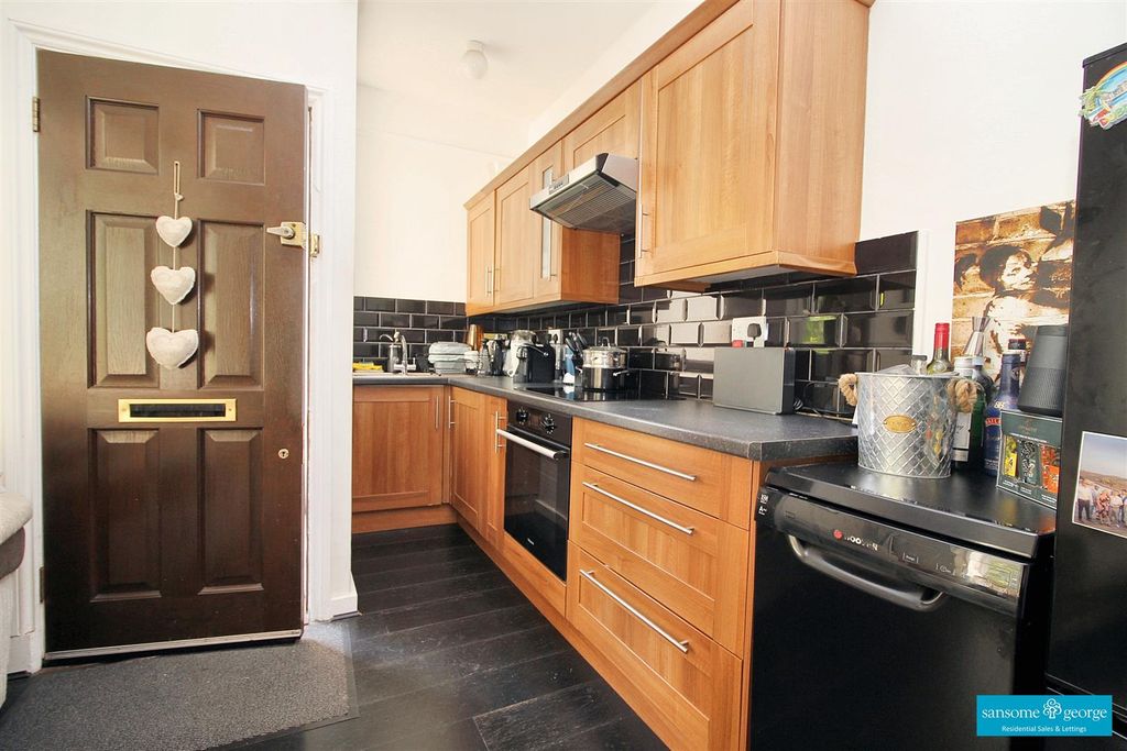 Property photo 3 of 12 Kitchen Area