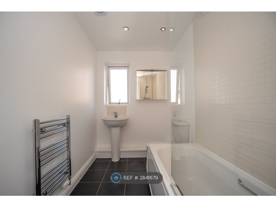 Property photo 3 of 13 Bathroom