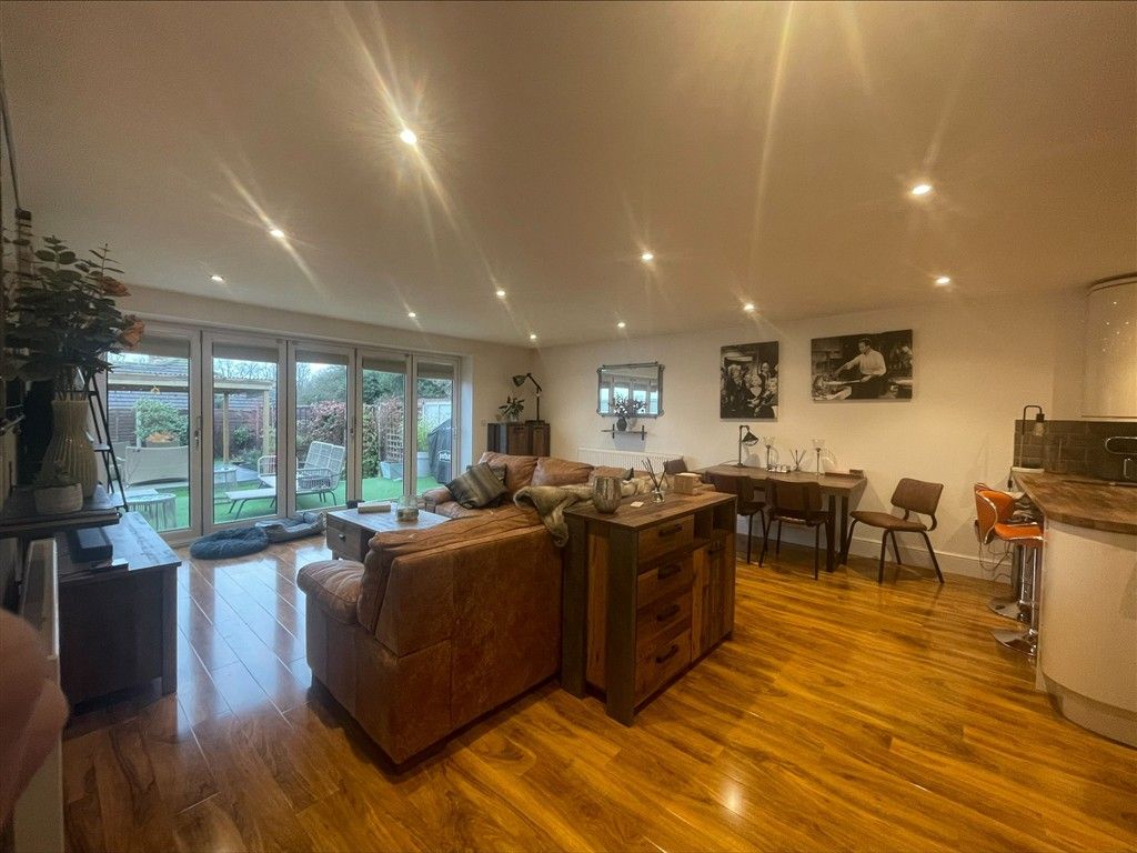 Property photo 3 of 12 Lounge