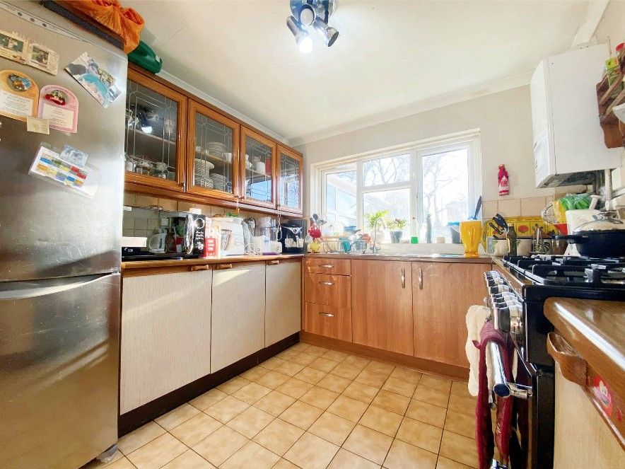 Property photo 3 of 18 Kitchen